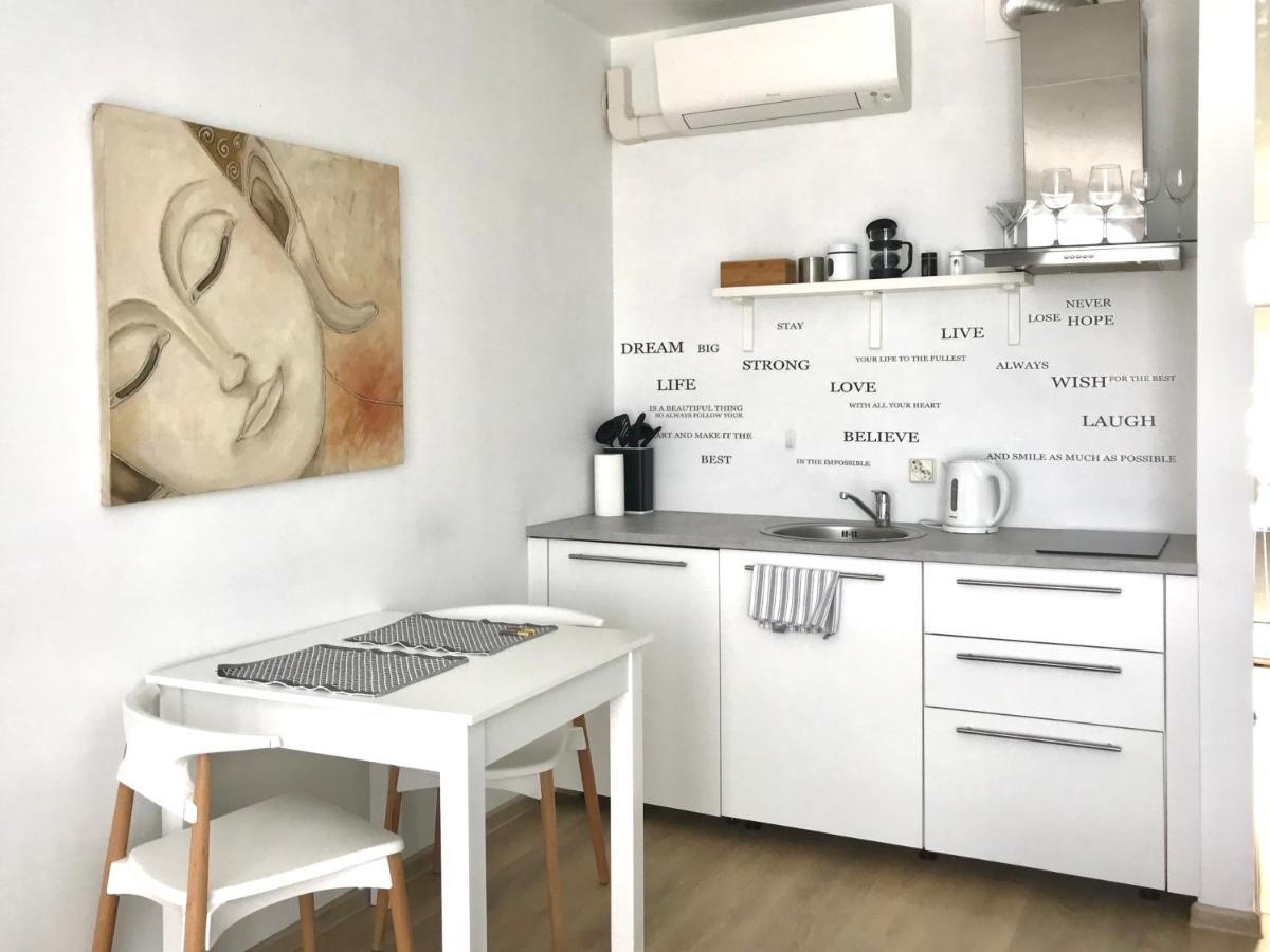 City Centre Studio In Design Quarter Close To Old Town & Harbor Tallinn Exterior photo